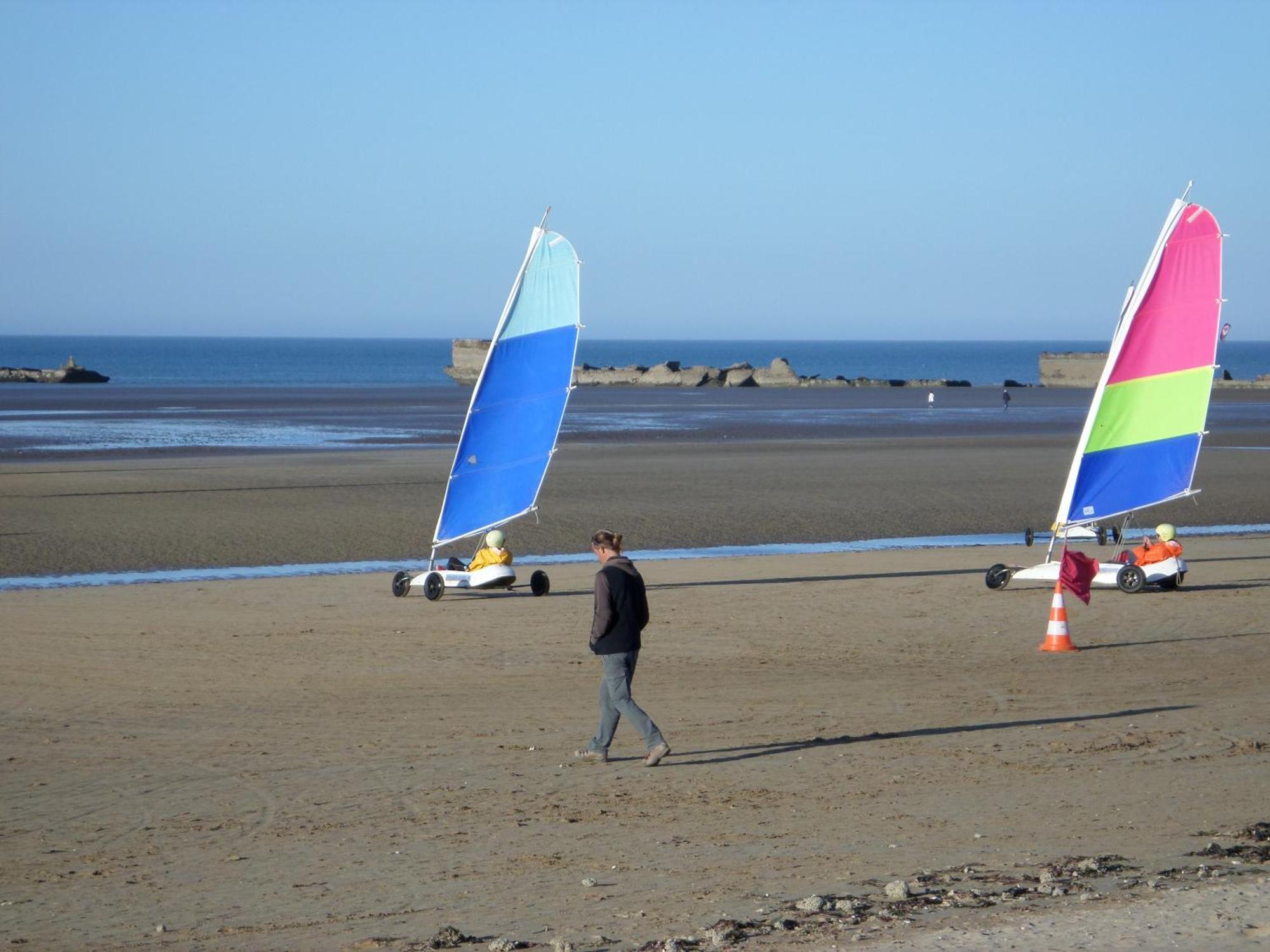 Gites " Arromanches" Ou "Bord De Mer Pmr" 2 Chambres En Front De Mer A Asnelles , 3Km D'Arromanches, 10Km De Bayeux Exteriör bild